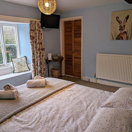 Bartholomew Arms Bed & Breakfast Maidford Dış mekan fotoğraf